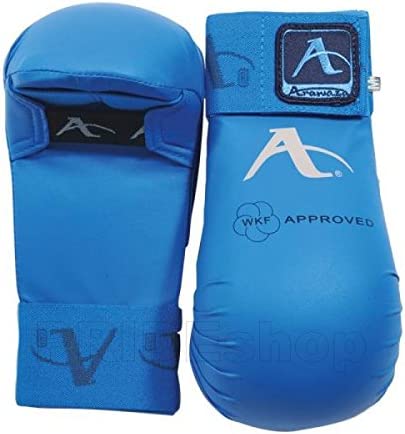 Top-quality karate sparring gloves for serious practitioners. Crafted by Arawaza with the highest standards, these gloves provide excellent durability and comfort. Perfect for training and sparring, this glove offer superior protection and a secure fit